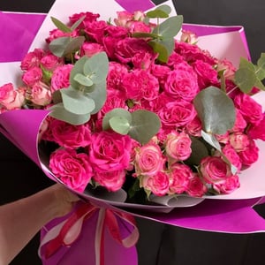 Blumenstrauß 'Misty Bubbles in hellem Paket'