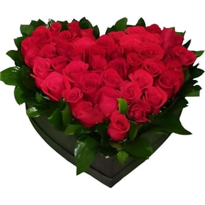 Boîte à fleurs 'Arrangement de roses en forme de cœur'