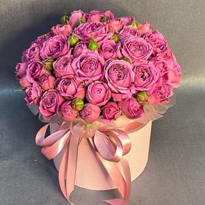 Hat box with flowers 'Composition Misty Bubbles'