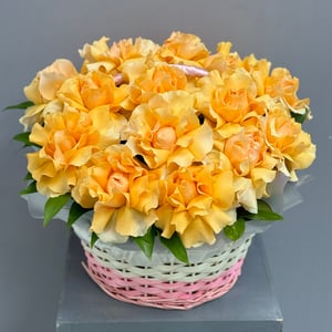 Flower basket 'Basket of French roses'