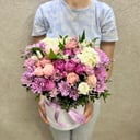 Hat box with flowers 'Assorted fresh flowers in box "Mary" XL'