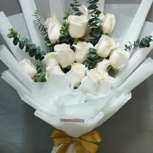 Arrangement 'A bouquet of 15 white roses'