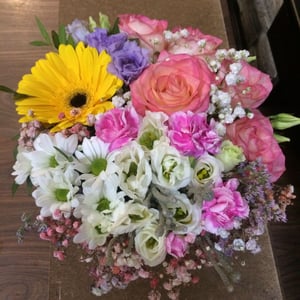 Hat box with flowers 'Happiness'