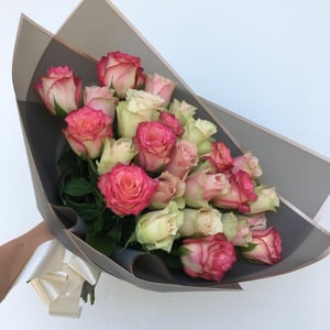Bouquet of 25 Kenyan roses