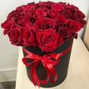 Hat box with flowers 'Passionate Tango'