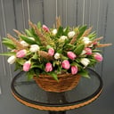 Flower basket 'Basket with tulips Rustic'