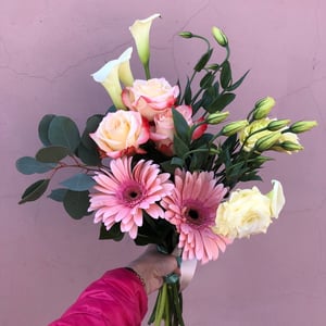Delicate cascading bouquet