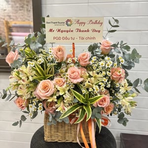 Flower basket 'Peach Rose & Alstroemeria Garden Basket'
