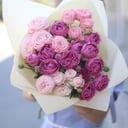 Bouquet of peony spray roses