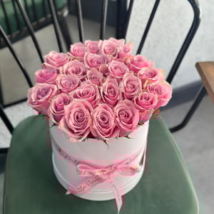 Hat box with flowers 'Love box'