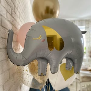 Elephant and seven balloons