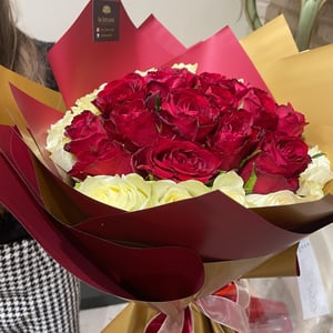 Mazzo 'Bouquet lussuoso di 31 rose rosse'