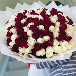 Bouquet 'white and red 101 roses with white paper'