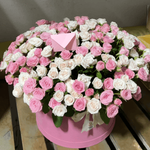 Blumenbox 'Rosa und weiße Rose in der Box'