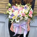 Hat box with flowers 'Vanilla Sky'