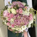 Mix bouquet in a hat box