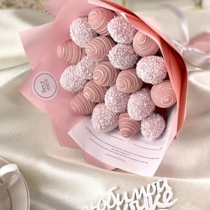 Strawberry bouquet "Nancy" S