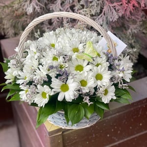 Flower basket 'Spring hello to you'