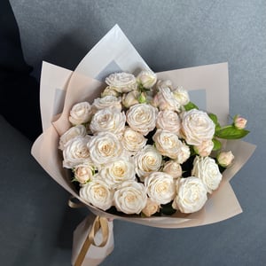 Blumenstrauß 'Bouquet of 11 sprigs of spray roses'