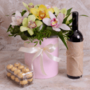 Alle Rüschen: Orchideen in einer Box, Wein und Süßigkeiten