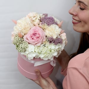 Hat box with flowers 'Marmalade'