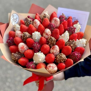 Strawberry bouquet "Marseille" M