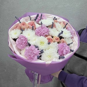 Bouquet in delicate watercolor tones