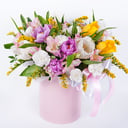 Hat box with flowers 'Blossoming of Tenderness'