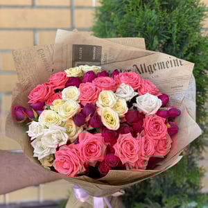 Bouquet of spray roses mix