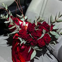 Hat box with flowers 'Red Fireworks'