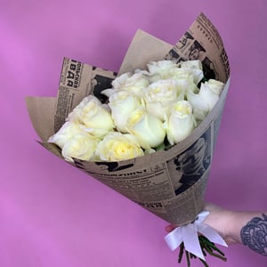 Bouquet '15 white roses in kraft paper'