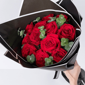 Bouquet of 12 red roses