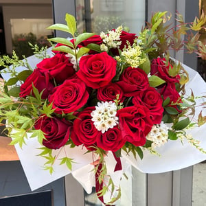 Stylish red rose bouquet