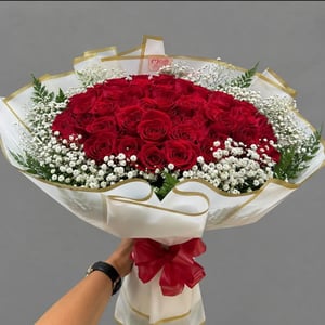 Round bouquet of 80 red roses