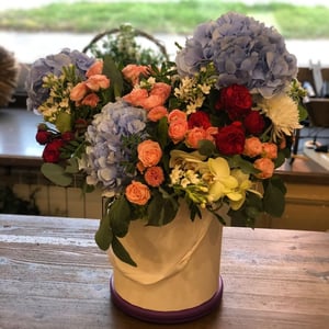 Hat box with flowers 'Princess on the Pea'