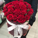 Hat box with red roses