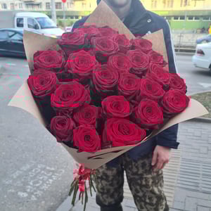 Large bouquet of tall red roses 90 cm