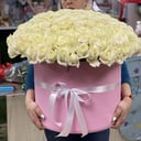 101 white roses in a hat box