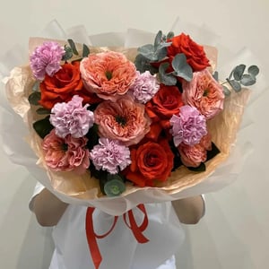 Dopamine Spike / bouquet of peony-shaped and French roses