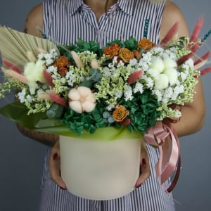 Hat box with flowers 'South wind'