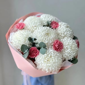 Bouquet 'Pompon chrysanthemums with carnations'