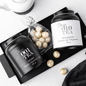 Gift set tea and sweets