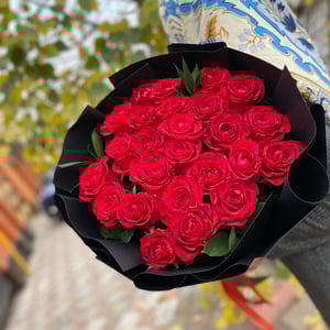 Mono bouquet of roses