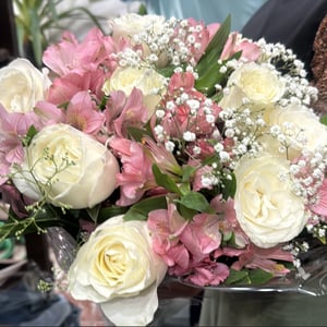 Bouquet 'Buque de rosas e alstromelias'