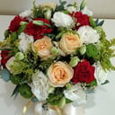 Hat box with flowers 'Enthusiastic ovations'