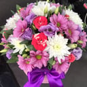 Hat box with flowers 'Delight'