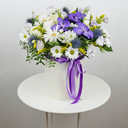Blumenbox 'Süßer Klang: Hutschachtel mit Orchideen'