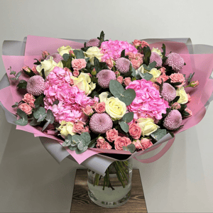 Авторский букет с розой и хризантемой