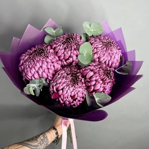 Blumenstrauß 'Chrysantheme Bigudi, 5 Stiele mit Eukalyptus'