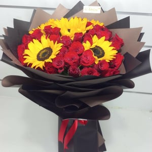 Mazzo 'Rose rosse bouquet di girasoli A'